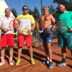 Борисов не остана по-назад - публикува снимка, на която е гол до кръста