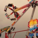 6 увеселителни парка във Великобритания затварят заради опасна въртележка