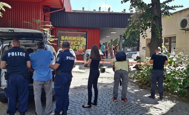 Дърво падна и рани жена