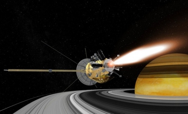 "Касини" улови южното полярно сияние на Сатурн (видео)