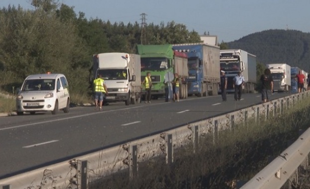 Пореден инцидент с камион затвори АМ „Струма”