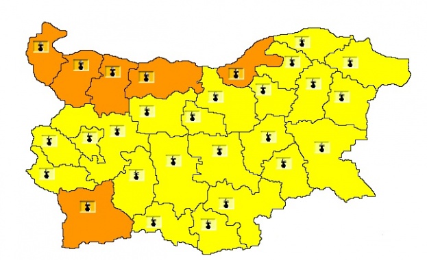 Обявен е оранжев код в 6 области и жълт в останала част от България