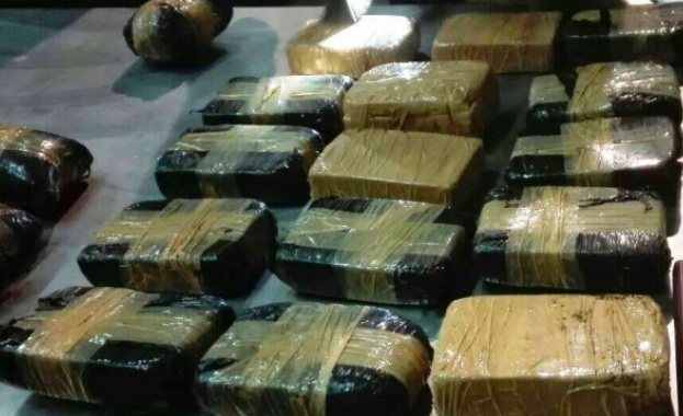 Хванаха 7 души край Пловдив с прекурсор за производството на хероин