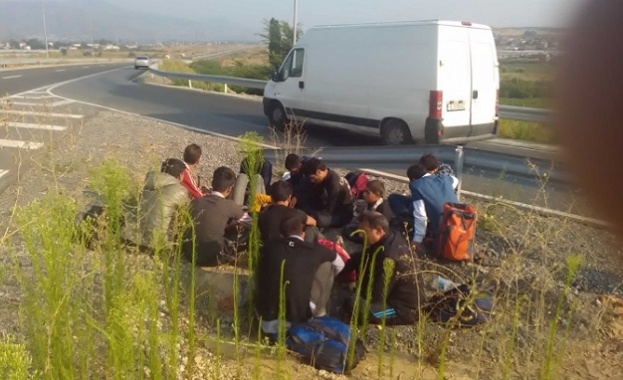 В Турция задържаха 25 мигранти, пътуващи за България 