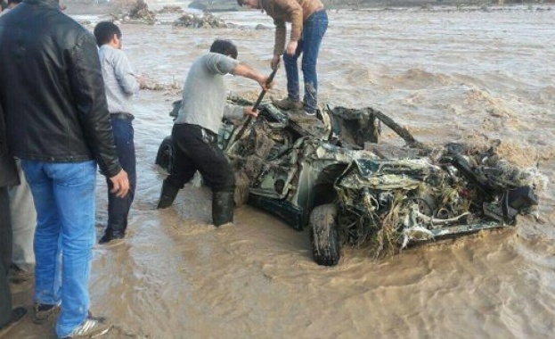 11 жертви на наводненията в Иран 