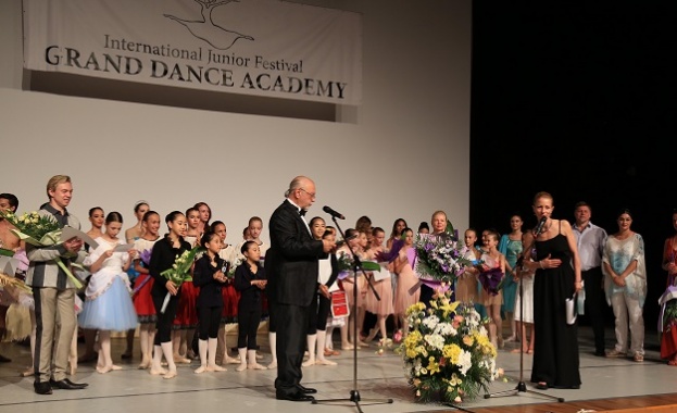 Голямата награда на GRAND DANCE ACADEMY замина за Япония