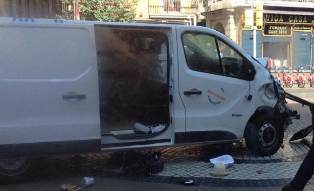 Терористите от Барселона подготвяли атентати със 120 газови бутилки