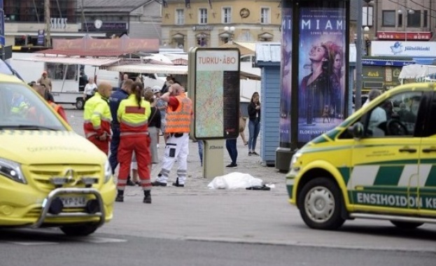Ужас във Финландия! С "Аллах акбар" мъж уби двама и рани много други 