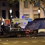 Западът умира със свалени гащи