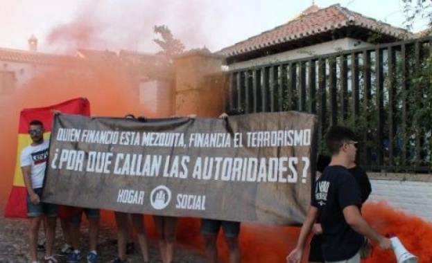 Крайни националисти атакуваха джамия в Испания