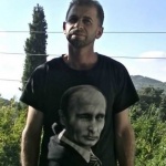 Сирийци обличат тениски с лика на Путин в знак на благодарност (видео)