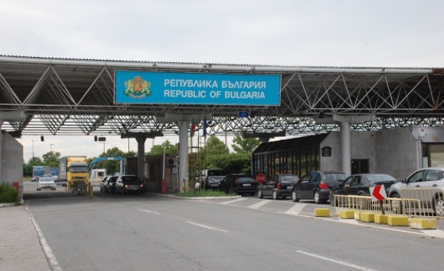6-километрова колона от автомобили задръсти граничния пункт край Свиленград