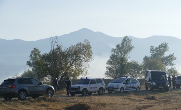 Трети ден бушува пожарът край Симитли