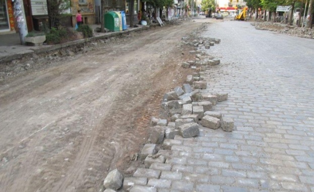 Решено, бул. "Прага" в столицата става асфалтов