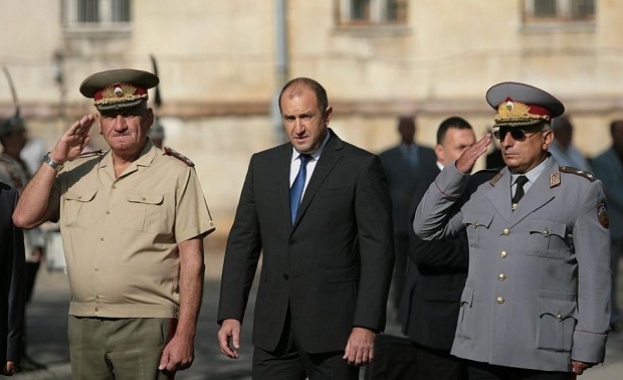 Президентът: България е била силна и просперираща, когато е била силна връзката между народ и армия