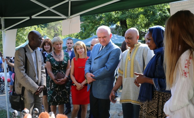 Главчев откри Международния панаир на традиционните занаяти в "Етъра"