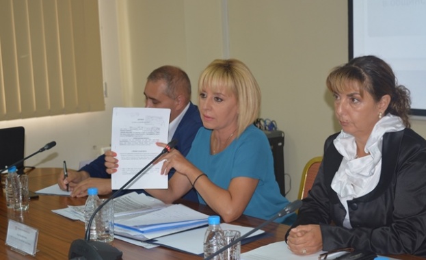 Мая Манолова внесе в парламента промени срещу измами със земеделски земи