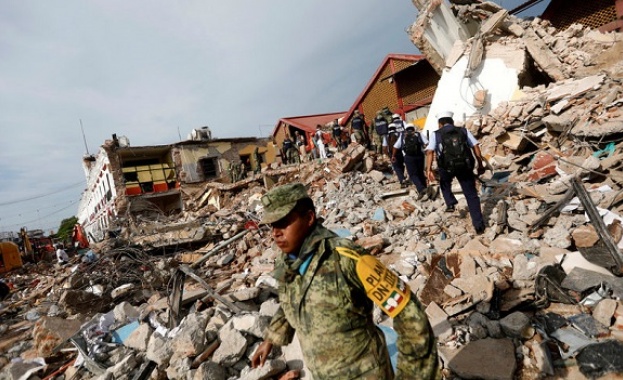90 са загиналите при земетресението в Мексико 