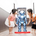 Роботи се грижат за деца в японски градини