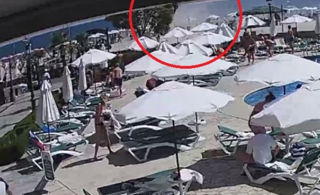 Торнадо вся паника сред туристите на Слънчев бряг и нанесе щети