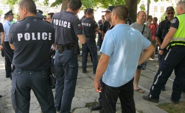 Полицаи от Варна и областта подкрепиха протестите на колегите си от София