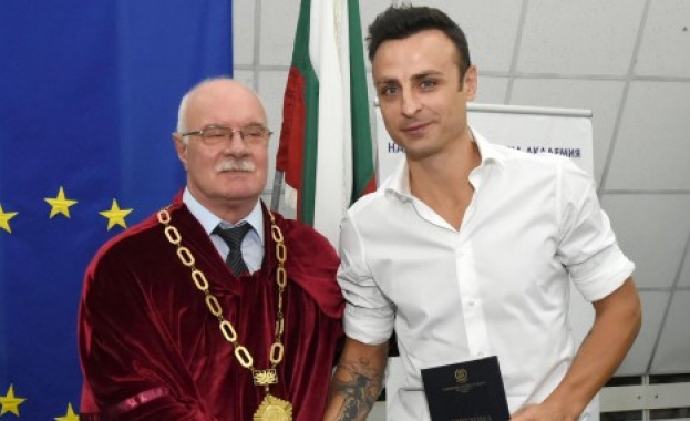 Димитър Бербатов се дипломира като "спортен мениджър" 