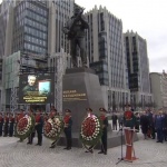 В Москва издигнаха статуя на "бащата" на автомат "Калашников" (видео)