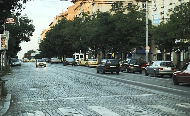 Махат паветата от „Дондуков“, слагат асфалт