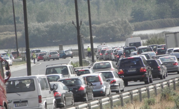 Днес до 14 часа през Владая ще има две ленти за излизащите от София