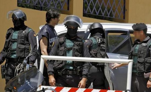 Испанското правителство праща полиция и гвардия в Каталуня