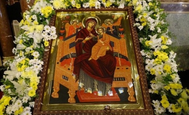 Чудотворна икона на Божията Майка пристига в София от Атон