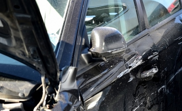 Шофьор без книжка предизвика катастрофа с трима ранени