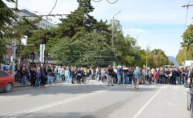 40% от заплатите за юли на персонала на МБАЛ-Враца са изплатени, протестите продължават