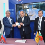 Космонавти, политици, дипломати и учени валидираха пощенска марка