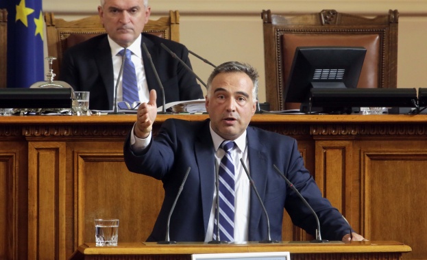 Кутев: След поредния срамен епизод от парламентарната история, Касабов не може да остане повече в парламента