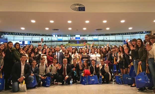 100 деца от българската историческа диаспора посетиха ЕП в Брюксел 