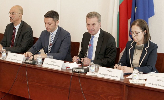 Йотингер: Трябва да подкрепяме България и останалите нови страни-членки на ЕС чрез умна кохезионна политика