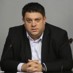 Трябва ли Корнелия Нинова да подаде оставка?