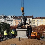 Лъвът от разрушения Войнишки мемориал се върна пред НДК 