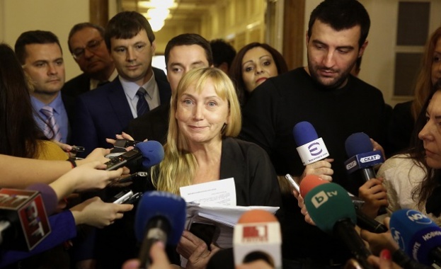 Съдът заседава по делото на Елена Йончева срещу Борисов