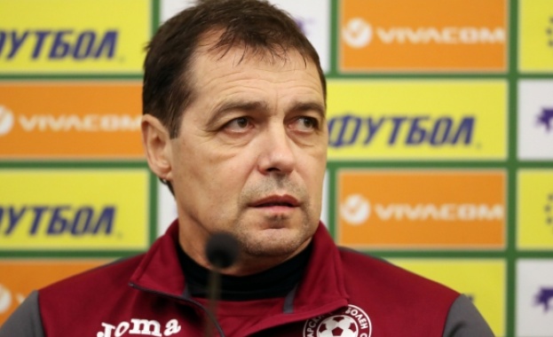 Петър Хубчев остава селекционер на националния отбор по футбол още две години