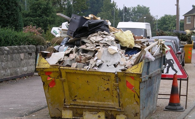 Гафовете при ремонт: Къде отиват строителните отпадъци     