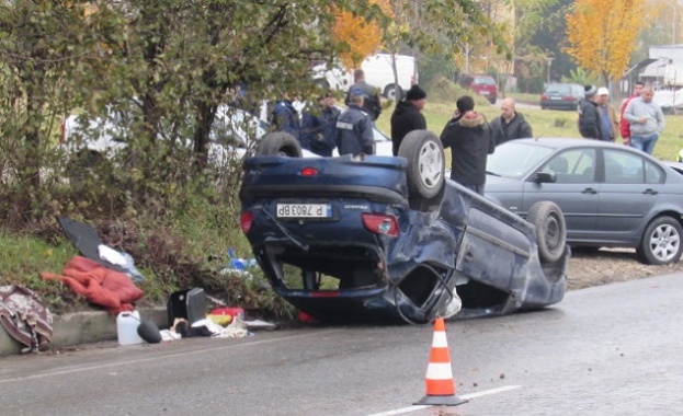 Четири автомобила и патрулка във верижна катастрофа на пътя Русе - Разград