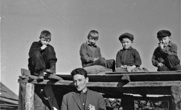 Непоказвани фотографии на Йордан Радичков в Столична библиотека Непоказвани фотографии на Йордан Радичков в Столична библиотека