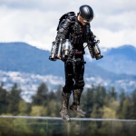 Британец влезе в "Гинес" с най-бързия летателен костюм