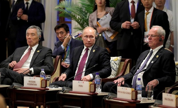 Путин определи като успешна кратката среща между него и Тръмп във Виетнам
