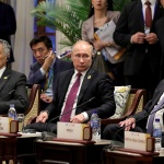 Путин определи като успешна кратката среща между него и Тръмп във Виетнам