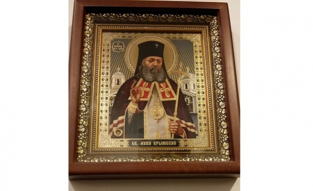 Чудотворната икона на Св. Лука Кримски, филм и книга за него в петък в троянския манастир