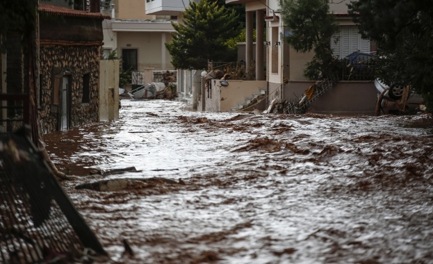 Жертвите на потопа в Гърция станаха 20