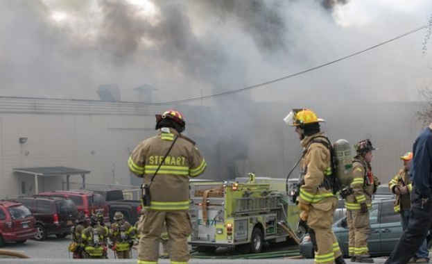 Един човек загина, а над 30 са ранени след експлозии във фабрика в Ню Йорк